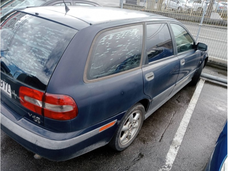 volvo v40 familiar del año 2002