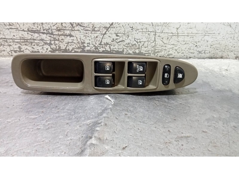 Recambio de mando elevalunas delantero izquierdo para chevrolet evanda cdx referencia OEM IAM   