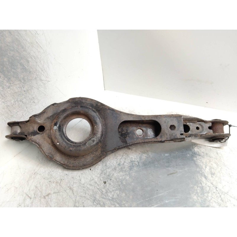 Recambio de brazo suspension inferior trasero izquierdo para ford focus c-max (cap) 1.6 tdci cat referencia OEM IAM   