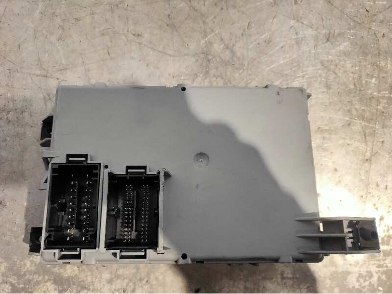 Recambio de caja reles / fusibles para citroen nemo basis referencia OEM IAM 01353007080 28136469 