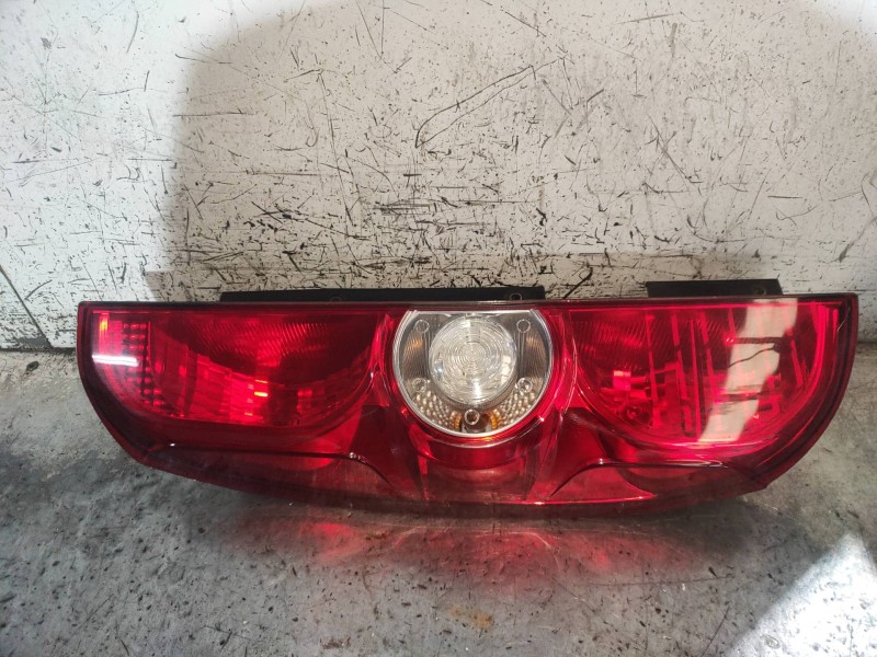 Recambio de piloto trasero izquierdo para fiat doblo 1.3 16v jtd cat referencia OEM IAM 518106740  