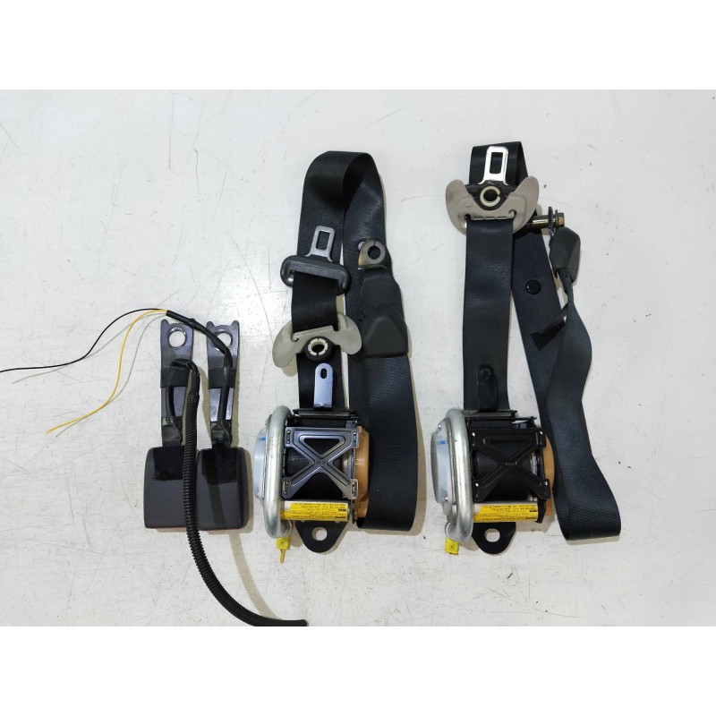 Recambio de juego cinturones delantero para toyota avensis berlina (t25) 2.2 d-4d executive berlina (5-ptas.) referencia OEM IAM