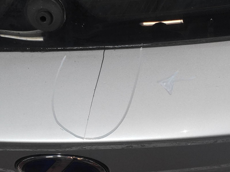 Recambio de porton trasero para lexus ct 200h referencia OEM IAM   