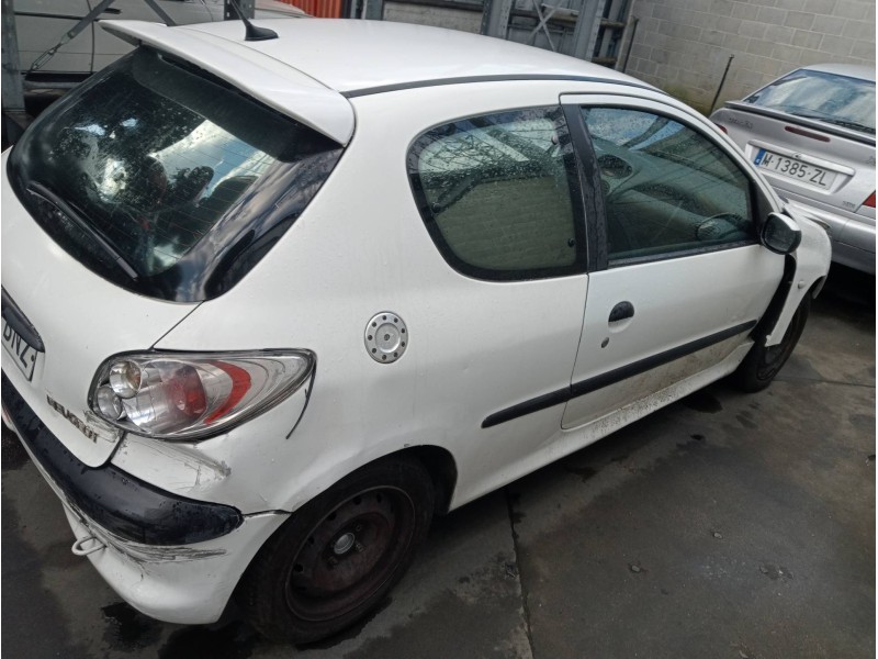 peugeot 206 berlina del año 2001