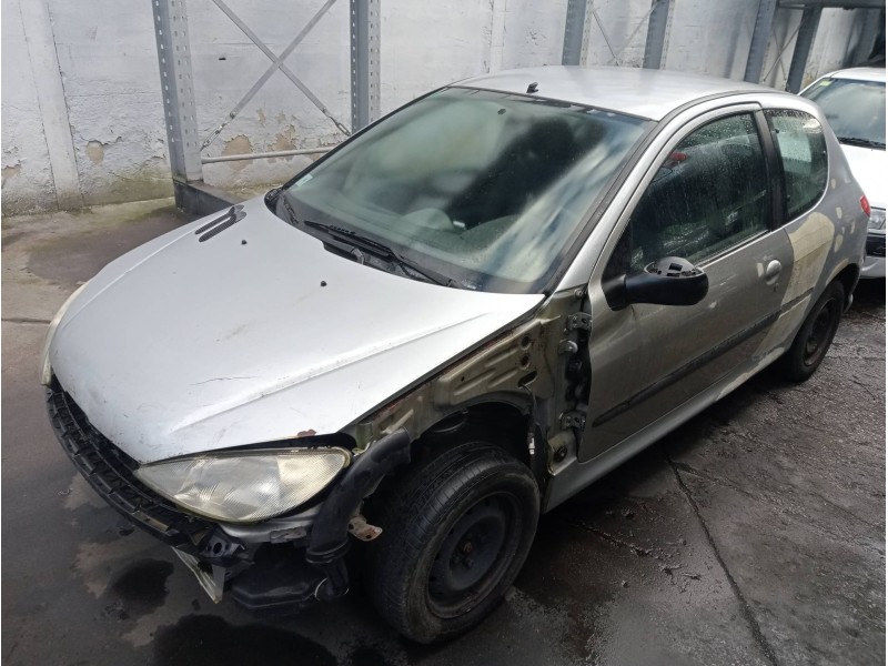 peugeot 206 berlina del año 2000