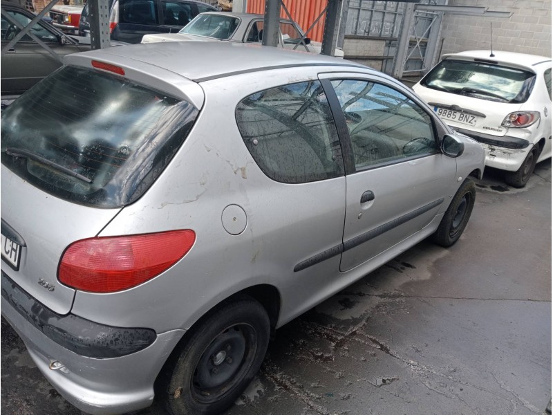 peugeot 206 berlina del año 2000