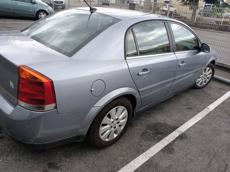 opel vectra c berlina del año 2003