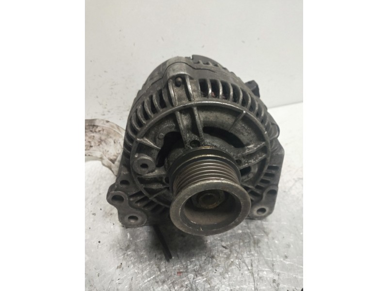 Recambio de alternador para volkswagen vento (1h2) gl referencia OEM IAM 0123310001  