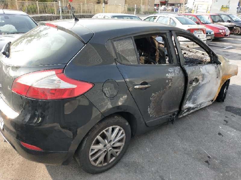 renault megane iii berlina 5 p del año 2013