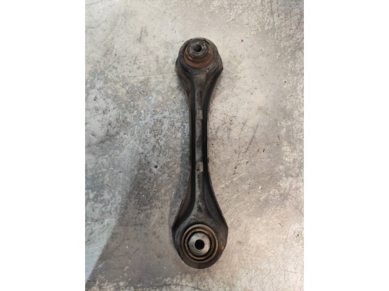 Recambio de brazo suspension superior trasero izquierdo para bmw serie 3 coupe (e92) 320d referencia OEM IAM 677798005  