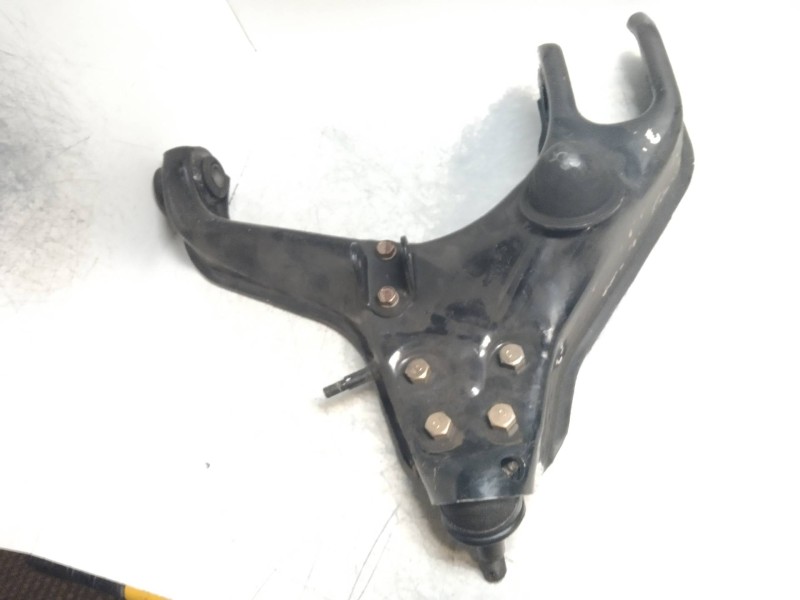 Recambio de brazo suspension inferior delantero izquierdo para mitsubishi galloper (hyundai) 2.5 turbodiesel referencia OEM IAM 