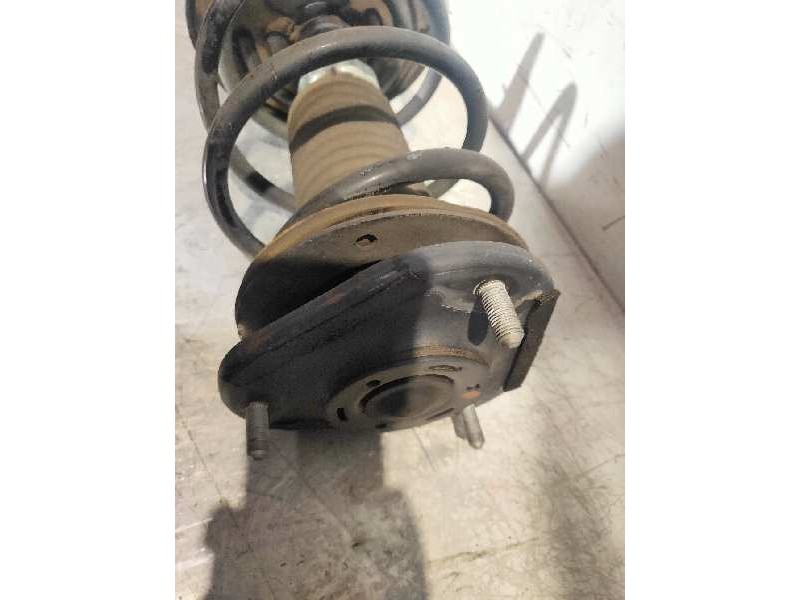 Recambio de amortiguador delantero derecho para toyota auris active referencia OEM IAM   