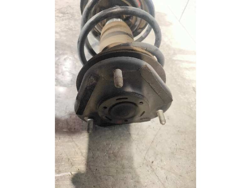 Recambio de amortiguador delantero izquierdo para toyota auris active referencia OEM IAM   