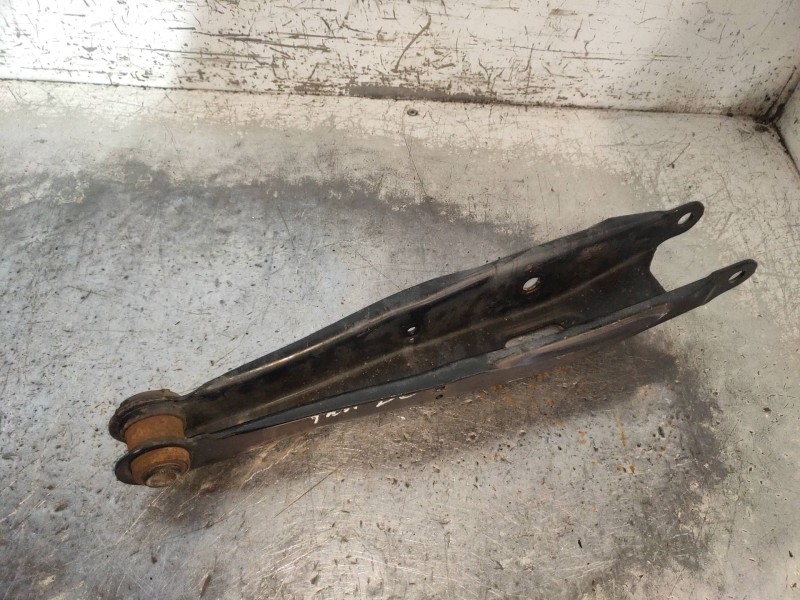 Recambio de brazo suspension inferior trasero derecho para lexus is200 (ds2/is2) 220d referencia OEM IAM   