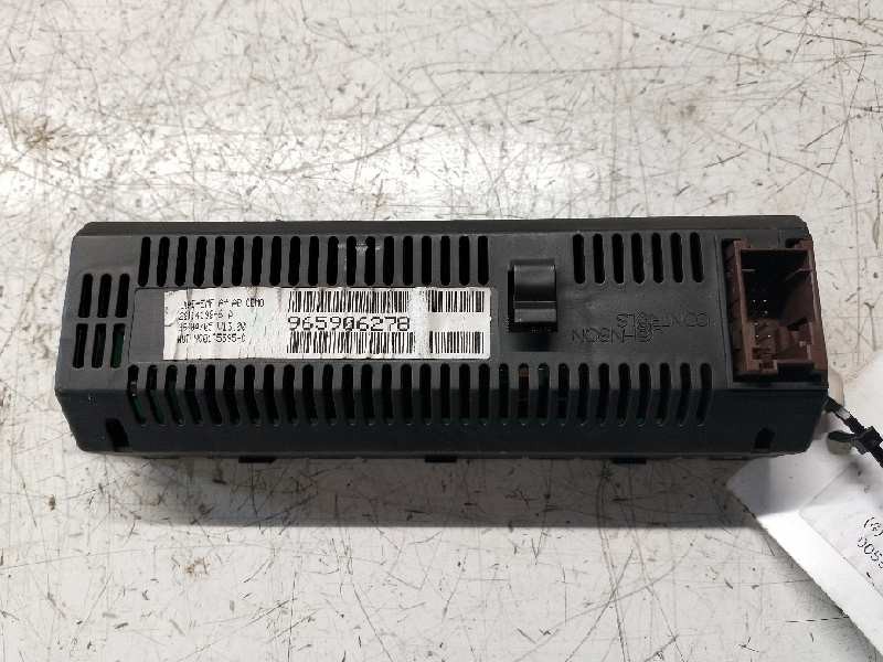 Recambio de pantalla multifuncion para citroen c4 coupe vtr referencia OEM IAM 965906278 281141986 