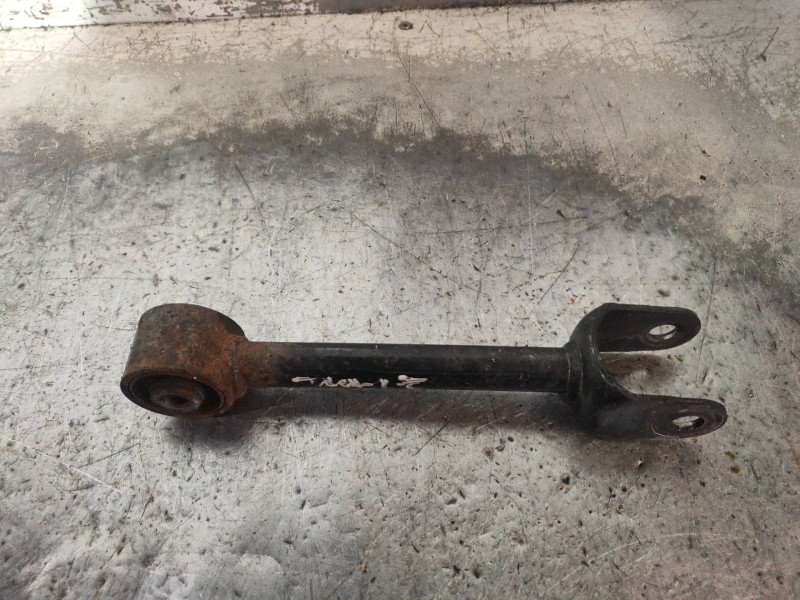 Recambio de brazo suspension superior trasero izquierdo para lexus is200 (ds2/is2) 220d referencia OEM IAM   