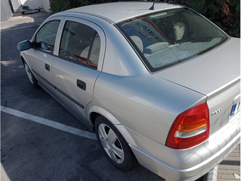 opel astra g berlina del año 2002