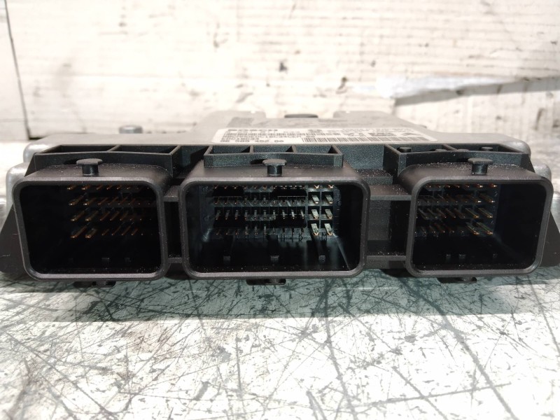 Recambio de centralita motor uce para peugeot 407 sr confort referencia OEM IAM 0281011633 9658945280 EDC16C34