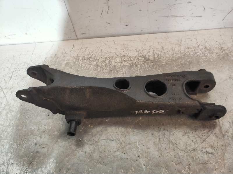 Recambio de brazo suspension superior trasero derecho para volvo xc70 d5 tracción total referencia OEM IAM 30647014  
