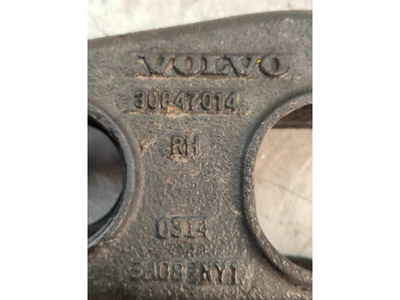 Recambio de brazo suspension superior trasero derecho para volvo xc70 d5 tracción total referencia OEM IAM 30647014  