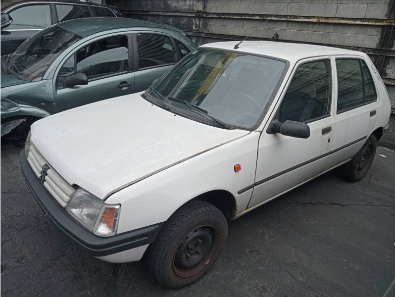 peugeot 205 berlina del año 1998