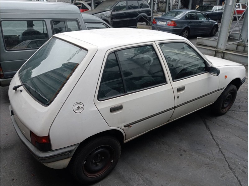 peugeot 205 berlina del año 1998