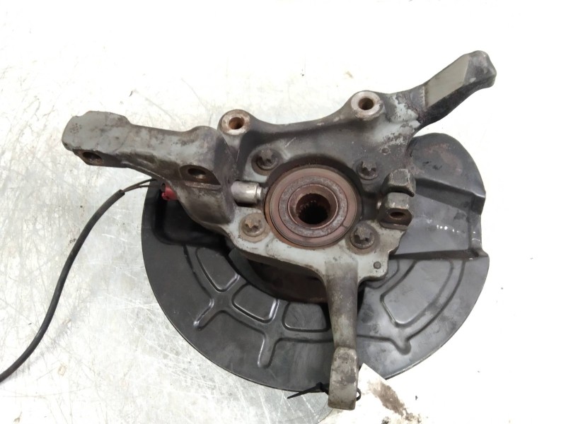 Recambio de mangueta delantera izquierda para volvo serie 850 2.5 turbodiesel referencia OEM IAM   