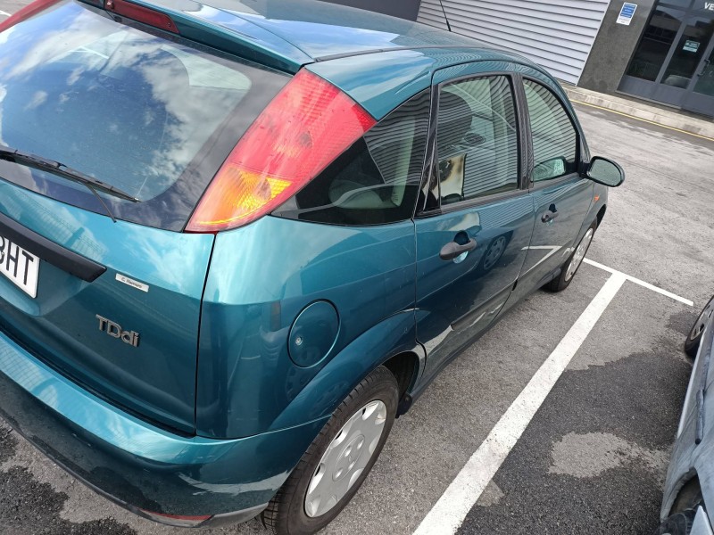 ford focus berlina (cak) del año 2001