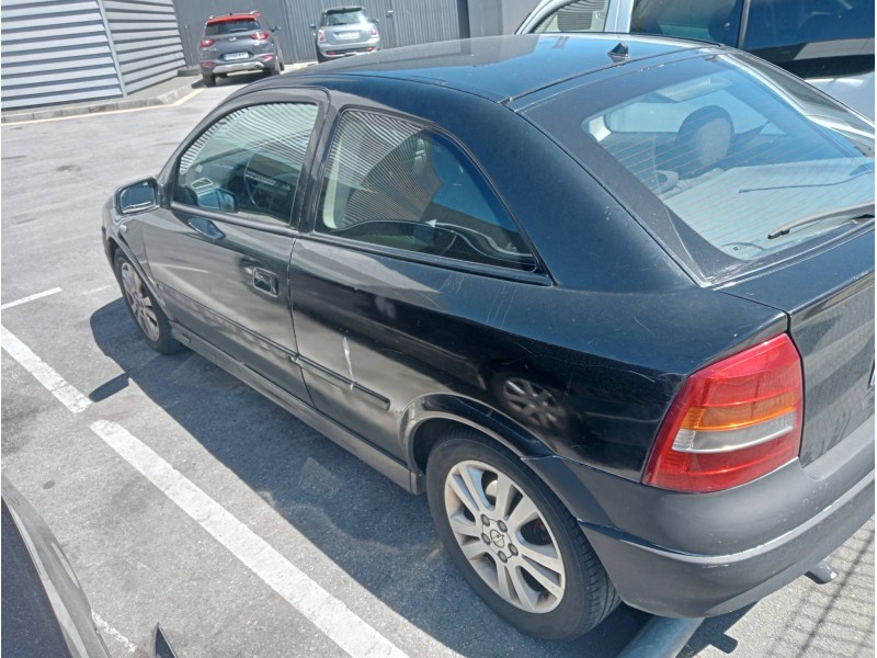 opel astra g berlina del año 2000