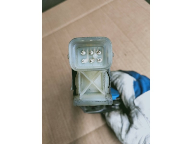 Recambio de motor cierre centralizado delantero izquierdo para opel omega b executive berlina referencia OEM IAM   