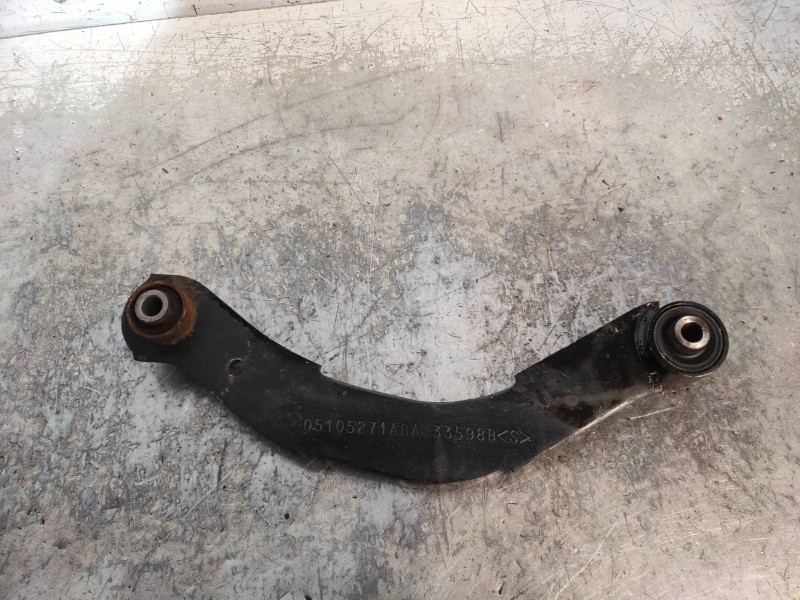 Recambio de brazo suspension superior trasero izquierdo para dodge caliber s referencia OEM IAM 05105271ABA  