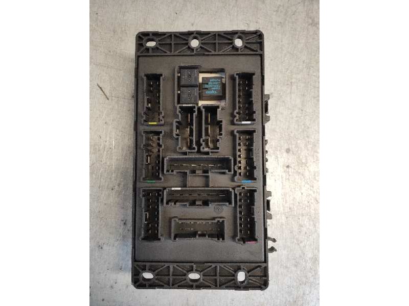Recambio de caja reles / fusibles para mini mini (r50,r53) one referencia OEM IAM 1509011  