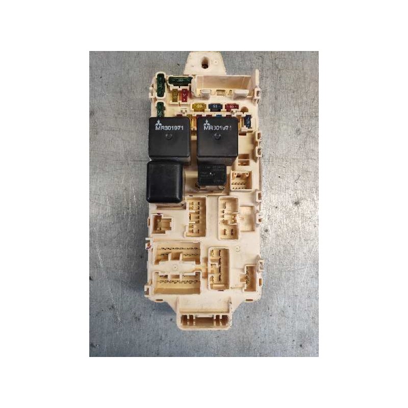 Recambio de caja reles / fusibles para mitsubishi montero (v60/v70) 3.2 di-d glx (5-ptas.) referencia OEM IAM 0K0102344966C  