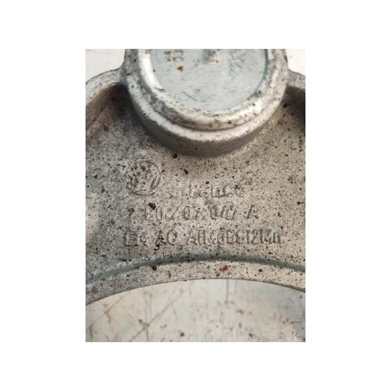 Recambio de brazo suspension superior delantero derecho para volkswagen touareg (7la) 2.5 tdi referencia OEM IAM 7L0407047A  