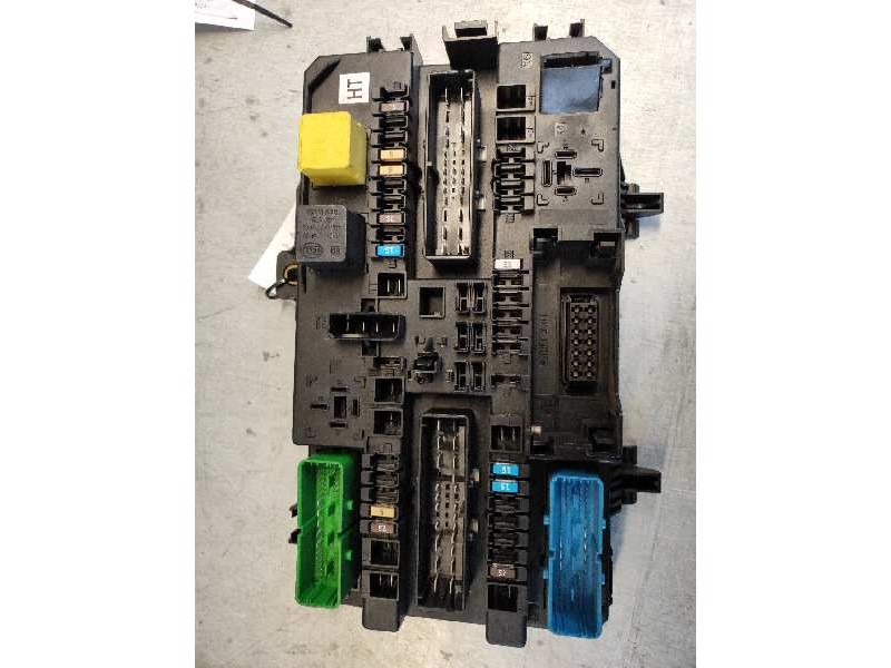 Recambio de caja reles / fusibles para opel astra h berlina 1.9 cdti referencia OEM IAM 5DK00866933 13222173 