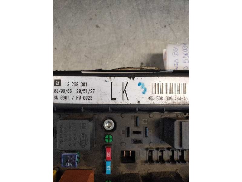 Recambio de caja reles / fusibles para opel astra h berlina 1.4 16v referencia OEM IAM 5DK00946440 12685301 