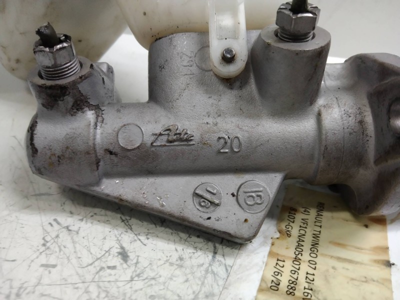 Recambio de bomba freno para renault twingo authentique referencia OEM IAM 7701209642  