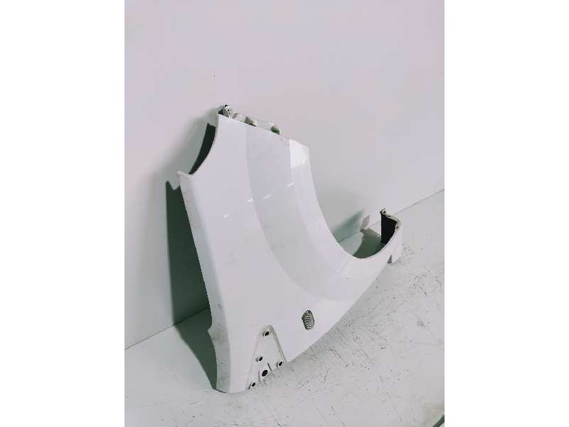 Recambio de aleta delantera derecha para renault twingo authentique referencia OEM IAM 7701477874  