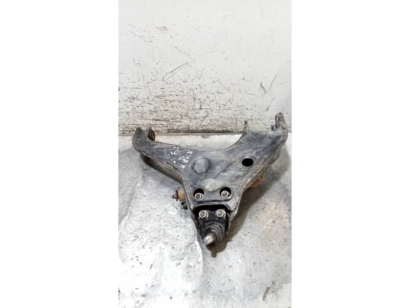 Recambio de brazo suspension inferior delantero derecho para mitsubishi montero (v20/v40) 2.8 turbodiesel referencia OEM IAM   