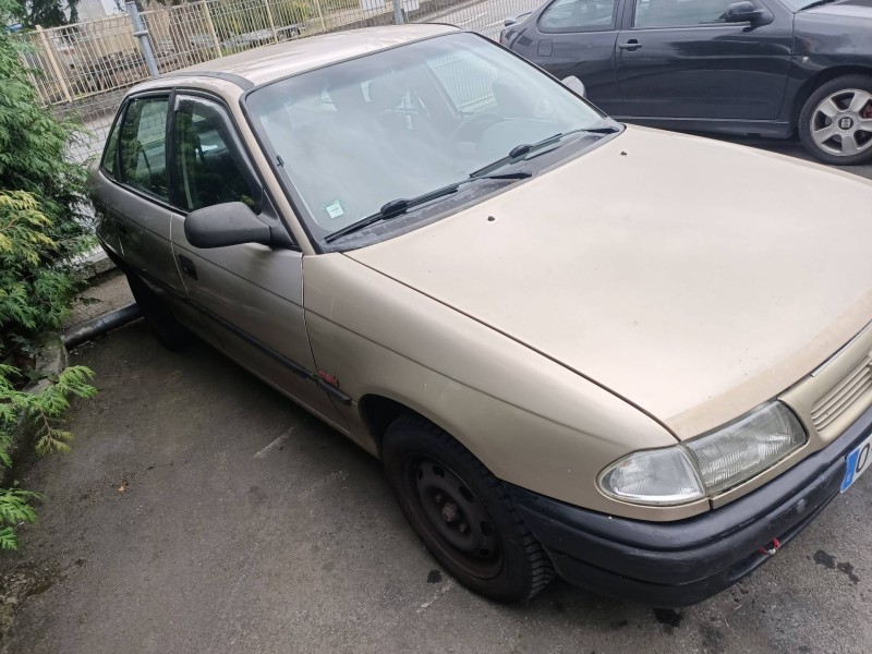 opel astra f berlina del año 1997