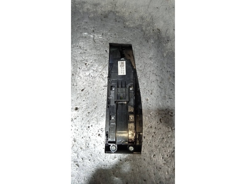 Recambio de mando elevalunas delantero izquierdo para mazda cx-30 selection 2wd referencia OEM IAM BDMC66350A  