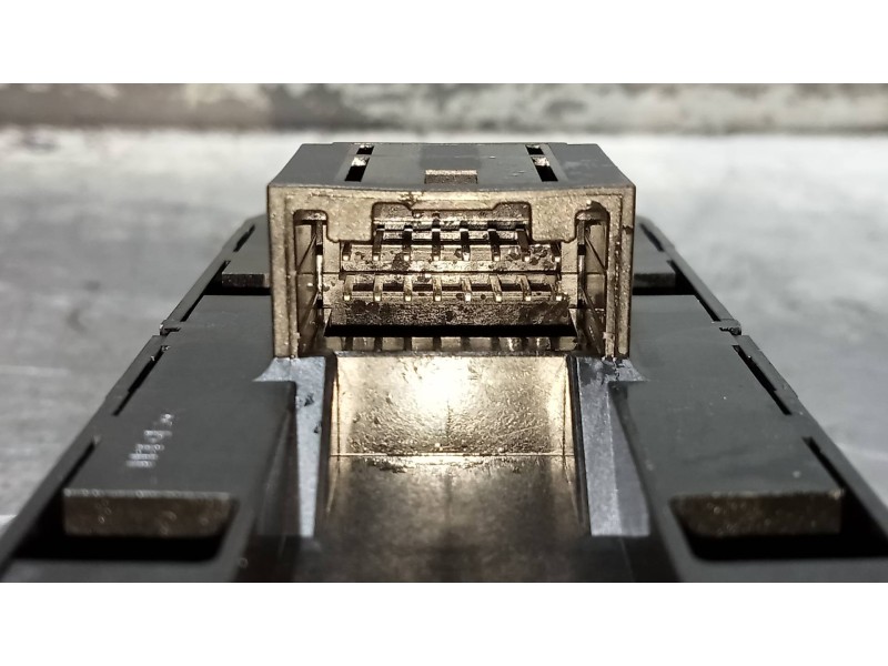 Recambio de mando elevalunas delantero izquierdo para mazda cx-30 selection 2wd referencia OEM IAM BDMC66350A  