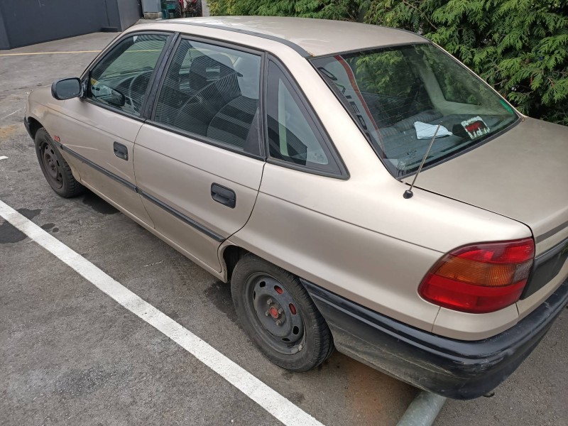 opel astra f berlina del año 1997