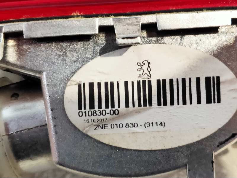 Recambio de piloto trasero central para peugeot 208 style referencia OEM IAM 9674308980 2NE010830 179457