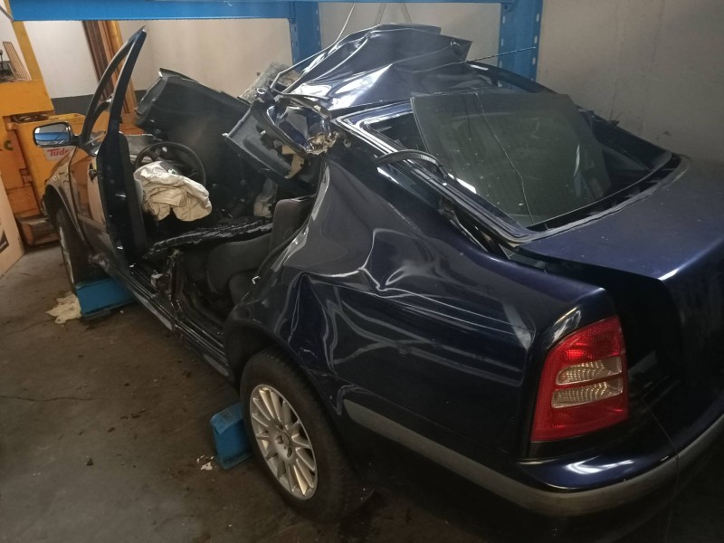 skoda octavia berlina (1u2) del año 2001