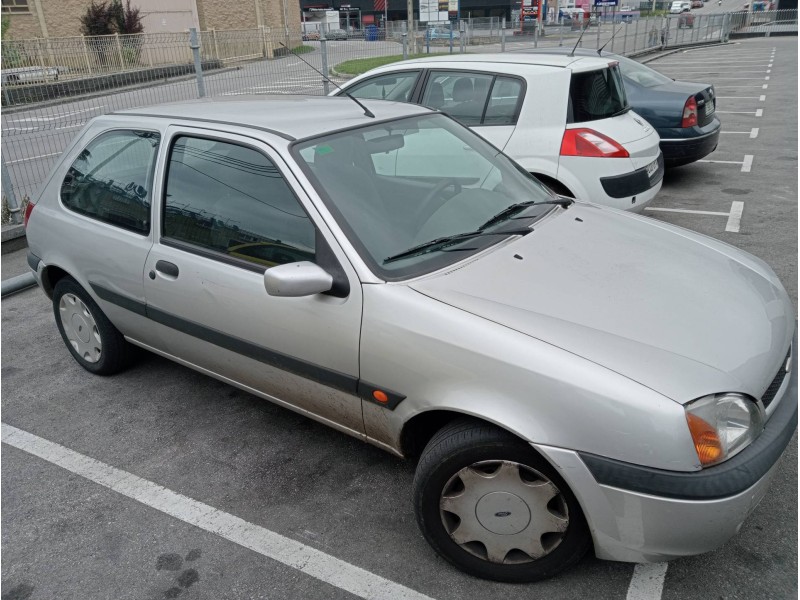 ford fiesta berlina (dx) del año 2002