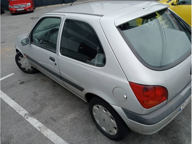 ford fiesta berlina (dx) del año 2002