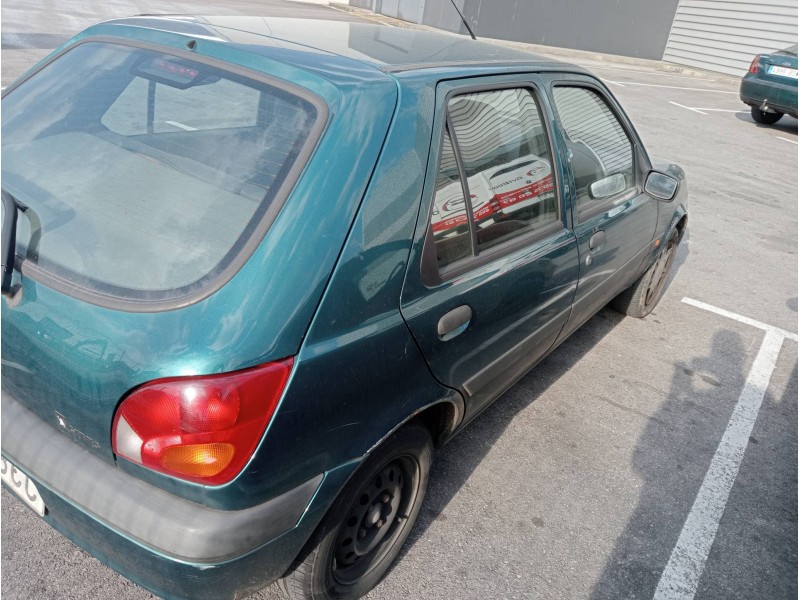 ford fiesta berlina (dx) del año 2000