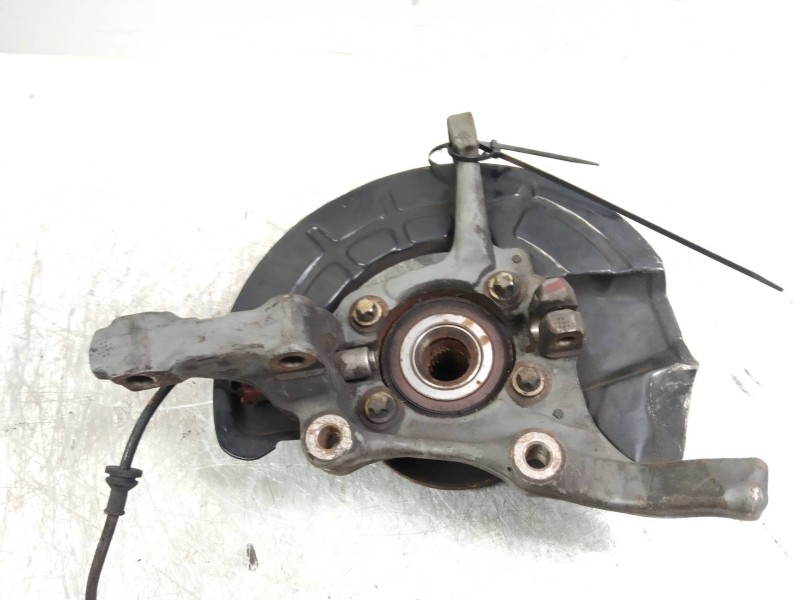 Recambio de mangueta delantera derecha para volvo xc70 d5 tracción total referencia OEM IAM   