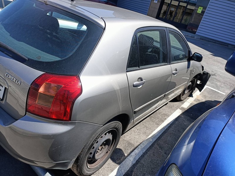 toyota corolla (e12) del año 2003